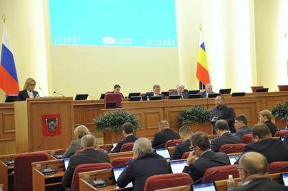 Новые меры заботы В Ростовской области расширили поддержку материнства и детства На очередном двадцать четвертом заседании Законодательного собрания Ростовской области парламентарии приняли важные решения направленные на укрепление института семьи и поддержку родителей По инициативе губернатора Ростовской области Юрия Слюсаря были утверждены областные законы которые с 1 января 2026 года введут две новые значимые меры социальной поддержки для семей с новорожденными и для молодых мам Подробнее