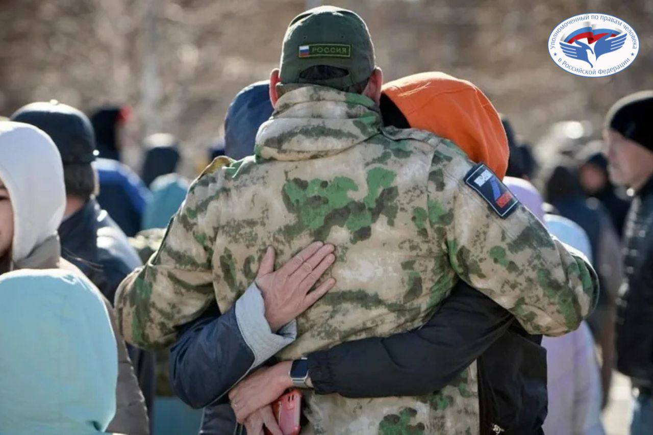 Защитили социальные гарантии военнослужащего Жена участника СВО сообщила нам, что он не получает дополнительные выплаты за выполнение боевых задач. По результатам инициированной нами проверки прокуратурой Южного военного округа сведения супруги подтвердились. Командир войсковой части издал приказ о дополнительных суточных выплатах бойцу. Кроме того, по итогам медицинского освидетельствования участника СВО он признан временно негодным к военной службе, ему полагается отпуск по болезни сроком 45 суток. К виновным должностным лицам приняты меры воздействия со стороны военной прокуратуры.