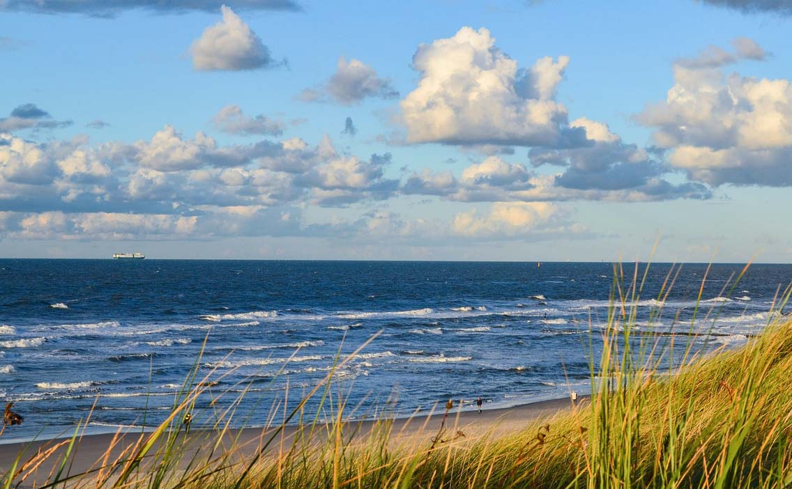 На Камчатке возбудили дело из за пропавшего в море человека Мужчина отправился на лодке в другое село и исчез Следователи СКР возбудили уголовное дело в связи с происшествием на северо востоке края в Олюторском заливе Подробности по ссылке kamtime ru article 04fa70dc 44ab 4e99 b323 759472001a4a