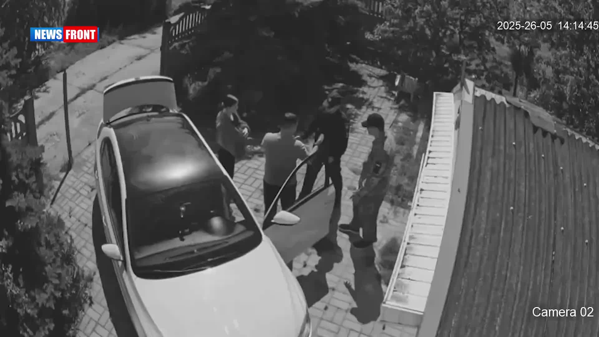 Задержание мужчины, везущего беременную жену в больницу, вызывает общественное беспокойство