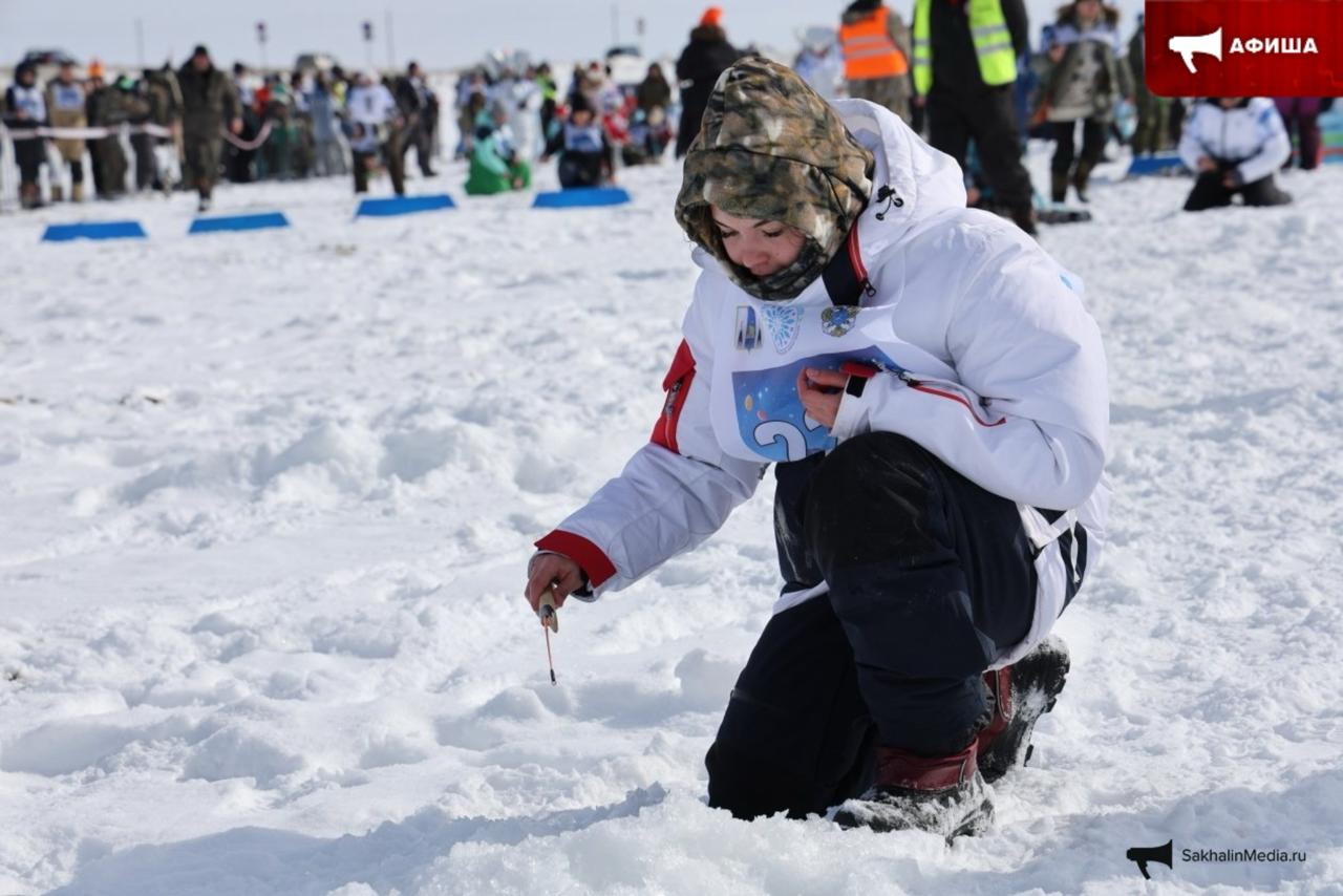 Миллион за навагу на Сахалине стартует юбилейный Сахалинский лёд 21 февраля на реке Найба в Долинском районе пройдёт пятнадцатый фестиваль любительской зимней рыбалки Сахалинский лёд 0 Уже зарегистрировано более 200 команд включая гостей из Москвы Адыгеи Калмыкии и городов Дальнего Востока Победитель состязаний по подледному лову наваги получит главный приз 1 млн рублей Всего к участию допустят 300 команд а возраст рыбаков не ограничен Афиша   SakhalinMedia в       подпишись 18