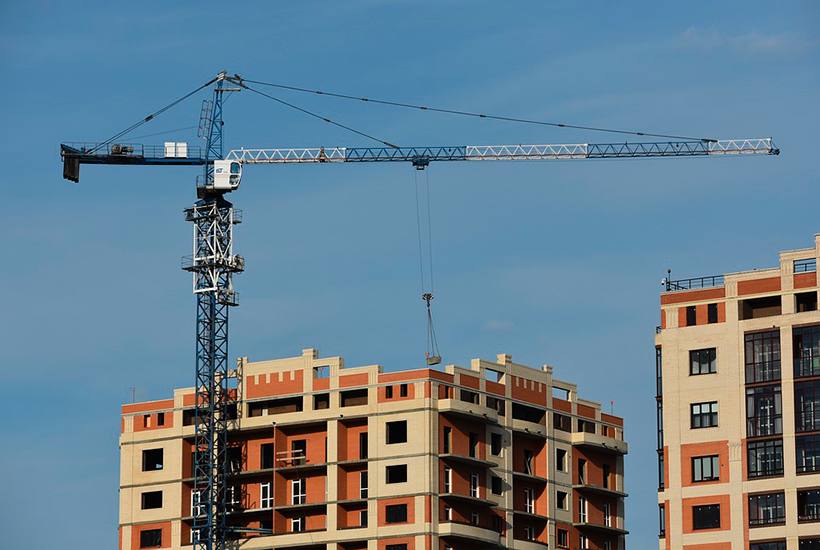 ПИК Самолет и А101 стали лидерами по объему строящегося в Москве жилья В начале ноября текущего года ГК ПИК осталась на первом месте в рейтинге застройщиков по текущему объему строительства жилья в столице подготовленном РБК Недвижимостью с использованием данных ЕИСЖС Девелопер возводит 64 дома 52 7 тыс квартир на 2 3 млн кв м Доля рынка по площади 12 9 ЧИТАТЬ НОВОСТЬ elitnoe