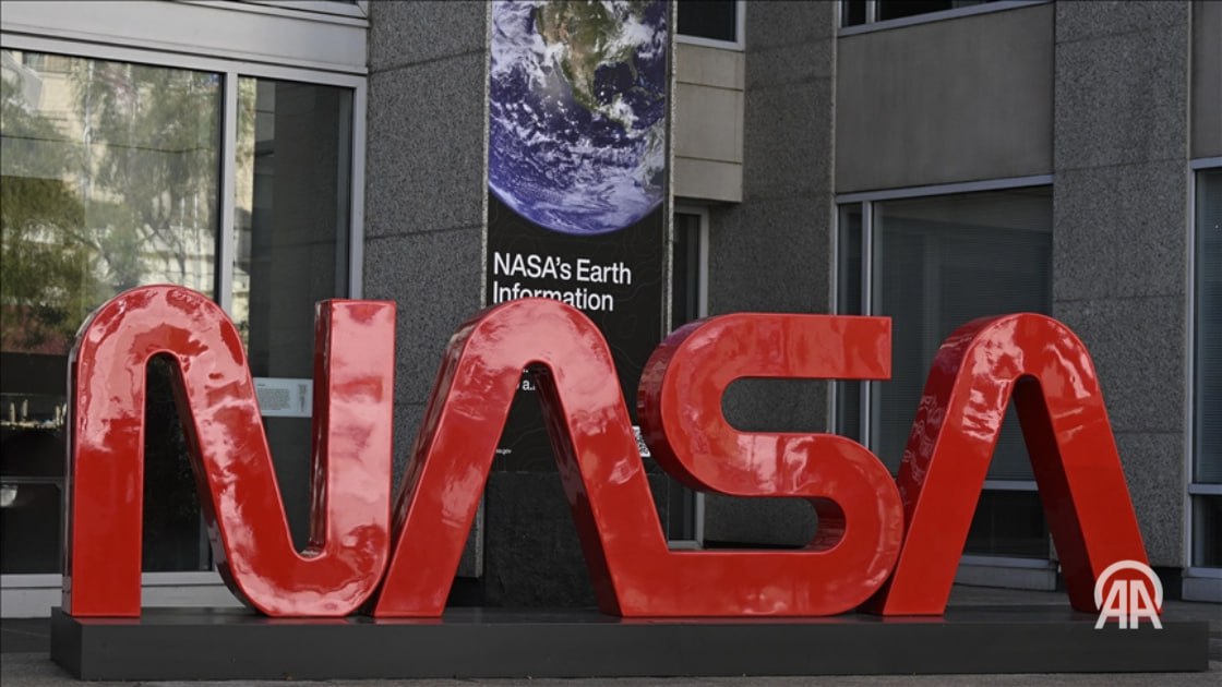 Президент США Дональд Трамп объявил о повторном выдвижении миллиардера и астронавта Джареда Айзекмана на должность директора Национального управления по аэронавтике и исследованию космического пространства NASA Сегодня вечером я рад выдвинуть Джареда Айзекмана опытного бизнес лидера филантропа пилота и астронавта главой NASA написал Трамп в соцсети Truth Social Президент особо подчеркнул что страсть Джареда к космосу его опыт астронавта и преданность расширению границ исследований разгадке тайн Вселенной и развитию новой космической экономики делают его идеально подходящим для того чтобы возглавить NASA в смелую новую эру Подробнее на нашем сайте http v aa com tr 3735369 24 7 в сутки с Агентством Анадолу