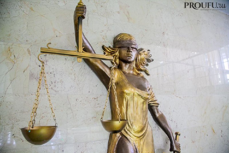 Экс главу финотдела УФСИН Башкирии приговорили к 3 5 годам колонии за сбор денег с сотрудников Ленинский районный суд Уфы вынес приговор бывшей начальнице финансово экономического отдела УФСИН Екатерине Эсауловой Её признали виновной в превышении должностных полномочий ч 3 ст 286 УК РФ Напомним следствие и суд установили что в ноябре 2024 года Эсаулова по указанию начальства собирала деньги с подчинённых Сотрудникам получившим годовые премии говорили вернуть часть средств якобы на представительские нужды управления Эсаулова полностью признала вину и пошла на сотрудничество со следствием что смягчило наказание Суд назначил наказание в виде 3 5 лет лишения свободы в колонии общего режима Также её лишили звания полковника внутренней службы и запретили занимать должности на государственной и муниципальной службе в течение двух лет Приговор ещё может быть обжалован Отметим что под следствием остается Владислав Дзюба бывший начальник управления ФСИН по Башкирии Он был задержан в апреле 2025 года По версии следствия именно он создал схему по которой с 68 сотрудников собрали в общей сложности около 2 4 млн рублей Евгений Макотин бывший заместитель Дзюбы также фигурант аналогичного уголовного дела В июне 2025 года уже после ареста Дзюбы новым начальником УФСИН по Башкирии был назначен Сергей Кудрявцев ранее возглавлявший управление в Бурятии  Обратная связь  Подписаться  Подписаться в MАХ