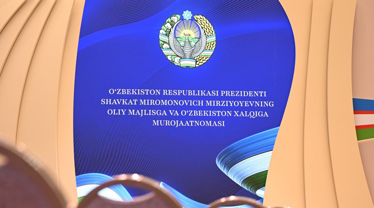 Послание президента к Олий Мажлису и народу Узбекистана начнется в 11 00 Прямая трансляция Послания будет доступна на телеканалах O zbekiston 24 O zbekiston с сурдопереводом Mahalla Madaniyat va ma rifat O zbekiston tarixi Mening yurtim Sevimli Milliy Zo r TV и Renessans TV Трансляция с русским переводом будет вестись на телеканалах Toshkent и Dunyo bo ylab а с английским переводом на каналах Yoshlar и Uzreport TV Кроме того Послание можно будет посмотреть в режиме онлайн на официальных страницах пресс службы президента в Telegram и Facebook а также на YouTube канале uznews