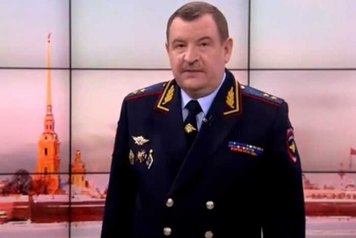Глава МВД на совещании прямо высказал серьезные претензии начальнику питерского глава Плугину.  Касались они деятельности БЭП, сотрудники которого массово отправляли запросы в коммерческие службы. Приказом министра была сформирована инспекция,…В результате уволили начальника БЭП Ульянова, двух его замов, начальника УСБ Васильева, ныне находящегося в федеральном розыске, начальников отделов….Однако, дальше работу по результатам проверки заблокировали..  Покровители Плуги на сидят в высоких креслах… Бросил все силы на поиск того, кто мог предоставить материалы министру, послужившие причиной для проверки. Сошлись, что это сделал бывший начальник питерского главка, помощник главы МВД Умнов».  В распоряжении СМИ оказалась запись последнего слова бывшего руководителя ГУ МВД по Санкт-Петербургу и Ленинградской области генералами Сергея Умнова. В ней он прямо обвинили в своей посадке генерала Плугина и его покровителей. Умнова прокурор просит приговорить к 12 годам колонии. Для его бывшего зама генерала Абакумова обвинитель затребовал на полгода меньше. Экс-начальника регионального УГИБДД генерала Семенову просят отправить в колонию на 11 лет  Источник: РАССЛЕДОВАТЕЛЬ