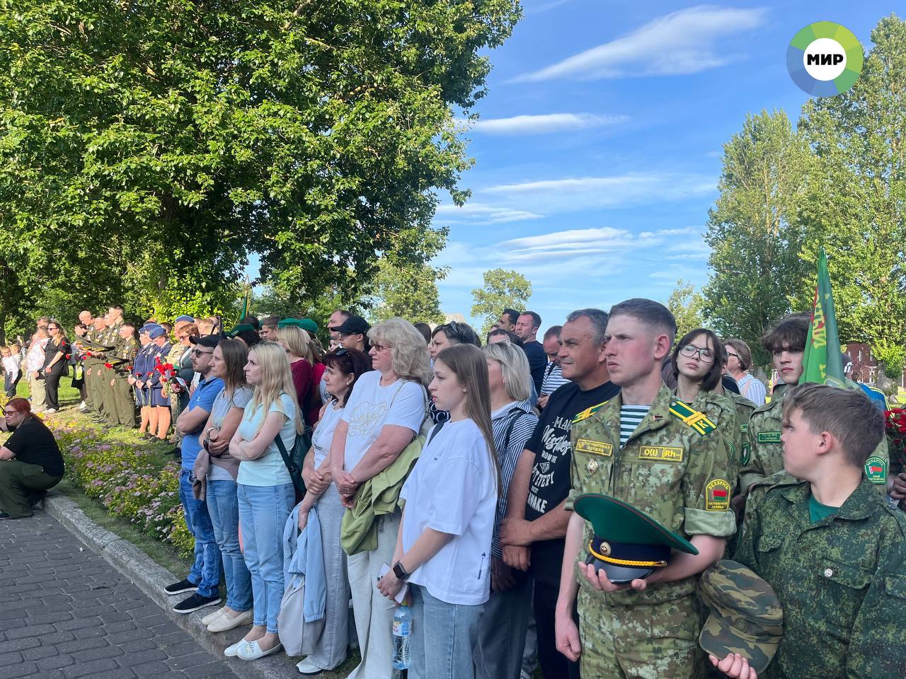 В Бресте проходит международная молодежная патриотическая акция «Боевой расчет». Курсанты Института пограничной службы вспоминают павших во время Великой Отечественной войны героев.