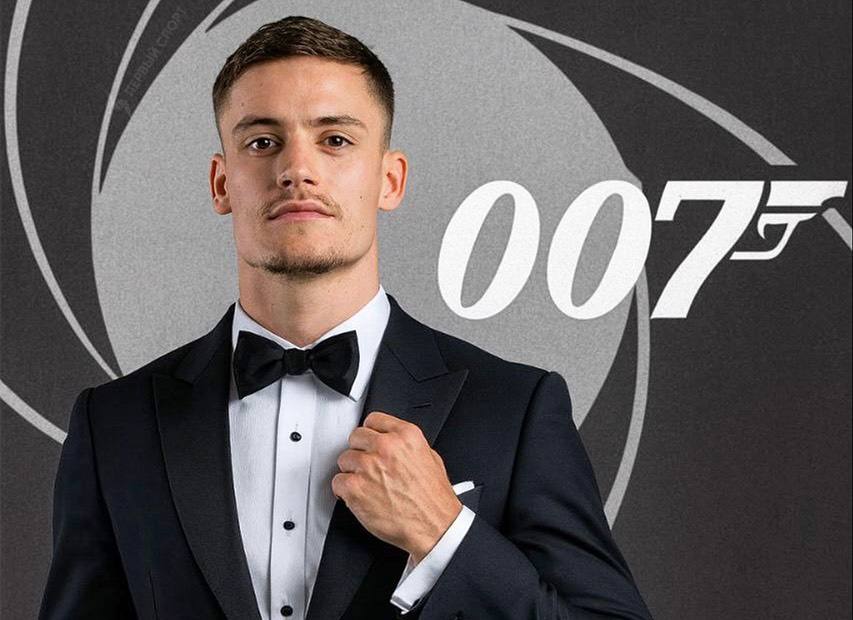 Виртц стал Агентом 007 так в шутку называют игроков которые проваливаются в стартовых семи матчах сезона 150 миллионный новичок Ливерпуля оформил 0 0 за 7 матчей АПЛ и уже начинает игры на скамейке За последнюю неделю Ливерпуль летом потративший 482 млн евро на трансферы проиграл 3 матча подряд во всех турнирах такого не было с весны 2023 года в следующем туре АПЛ команда Слота встретится с МЮ