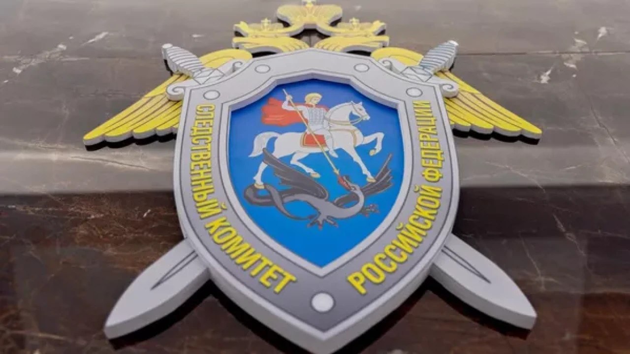 В Крыму СК возбудил дело по фактам истязаний воспитанников детского дома тренером по самбо В Керчи выявлены факты избиений и психологического насилия над воспитанниками детского дома со стороны тренера по самбо, возбуждено уголовное дело. Об этом сообщает пресс-служба СК России. «В соцмедиа сообщается о систематическом избиении и психологическом насилии в отношении несовершеннолетних воспитанников детского дома со стороны тренера по самбо в Керчи... подробнее