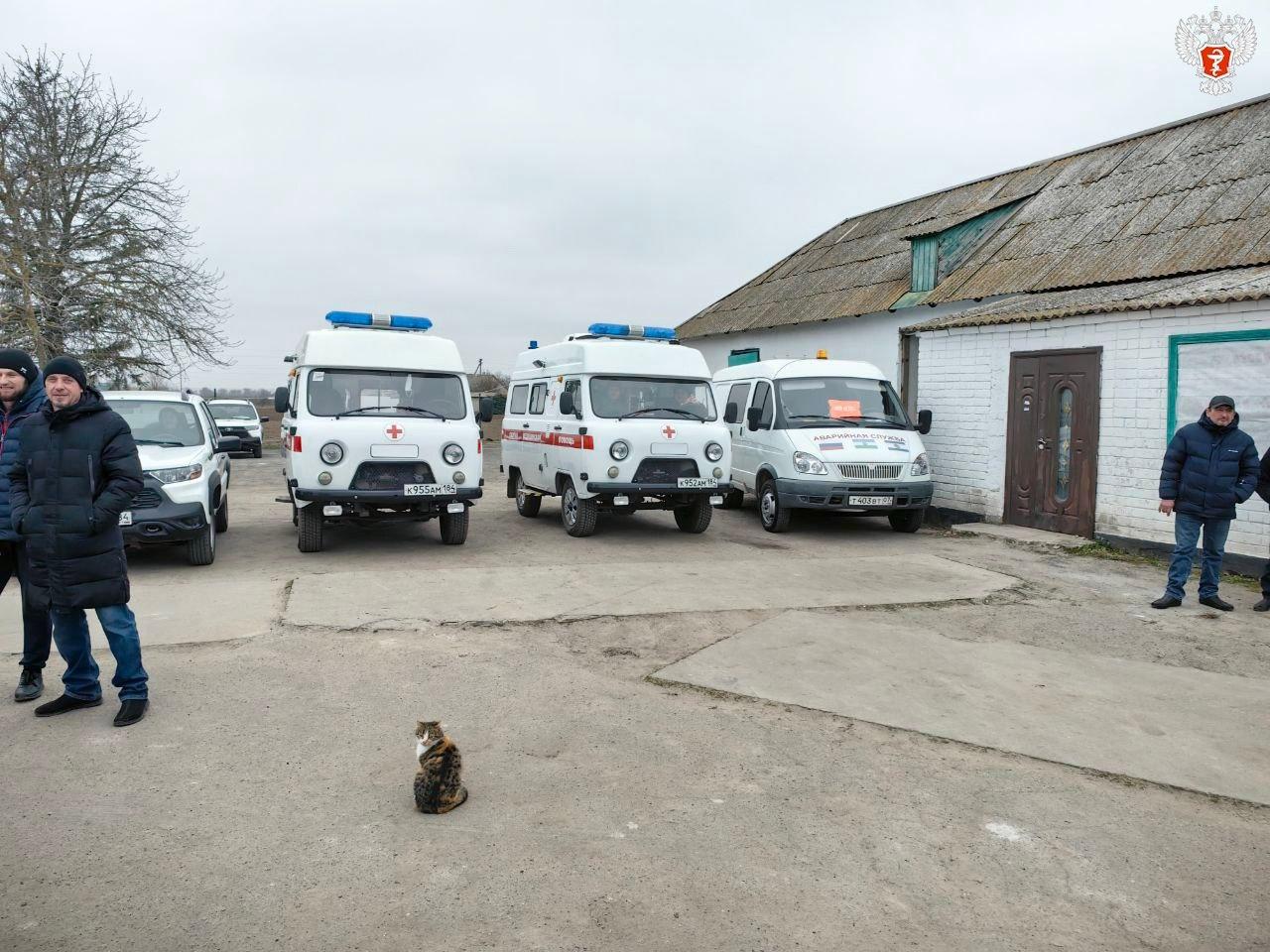 Жители села Михайловка получают медицинскую помощь в новой амбулатории  Жители села Михайловка Скадовского района получают медицинскую помощь в новой амбулатории, открытой в прошлом году. Это учреждение было построено строителями из Кабардино-Балкарии в рамках программы шефской помощи районам Херсонской области, так как старое медучреждение было разрушено в результате обстрела со стороны ВСУ.  В новой врачебной амбулатории первичную медико-санитарную помощь получают жители Михайловки и близлежащих населенных пунктов. В учреждении также функционирует государственный аптечный пункт. На базе амбулатории также проводятся выездные приемы узких специалистов из шефских регионов.  Работа специалистов из Кабардино-Балкарии позволила создать современное медицинское учреждение, обеспечивающее полный спектр первичной медико-санитарной помощи.