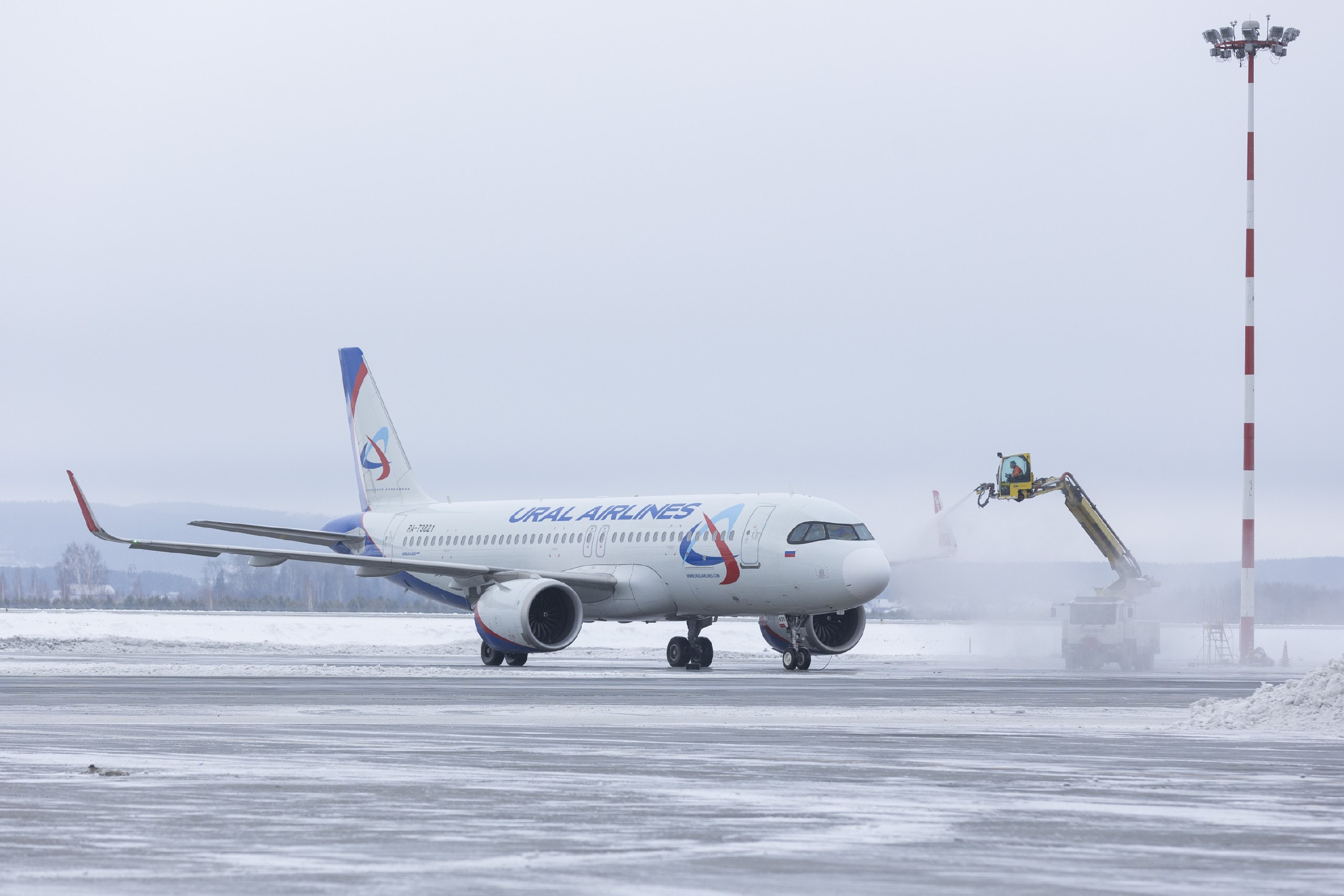 В России расширяют льготы на авиабилеты детям дадут новую скидку МОСКВА 22 февраля ФедералПресс В России планируется увеличить категории граждан имеющих право на льготный авиаперелет С начала марта текущего года скидку в размере 50 будут предоставлять несовершеннолетним пассажирам путешествующим без родителей Данную информацию распространило Министерство транспорта Подробнее