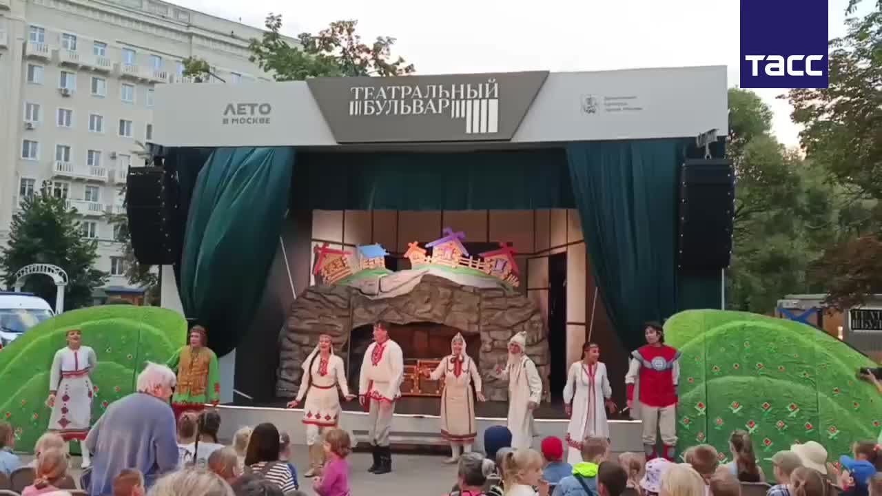 Артисты марийского театра представили спектакль на фестивале 'Театральный бульвар' в Москве