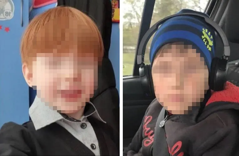 В Подмосковье ищут двух детей 5 летние мальчики сбежали из детского сада и пропали в Чехове Мальчишки удрали от воспитателей во время прогулки незаметно пролезли под оградой между трубами и скрылись в неизвестном направлении Сейчас ребят ищут полиция и волонтёры По словам местных жителей некоторые из них видели детей на улицах города Возбуждены уголовные дела о халатности и неисполнении обязанностей по воспитанию несовершеннолетних На месте работают следователи Прокуратура начала проверку UPD Детей нашли и передали родителям сообщает глава округа Подписаться на truekpru Читать нас в MAКС