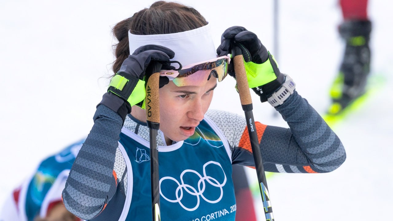 Дарья Непряева может быть дисквалифицирована с марафона на Олимпиаде в Италии Во время смены лыж российская спортсменка по ошибке заехала в бокс немки Катарины Хенниг Доцлер и взяла ее инвентарь