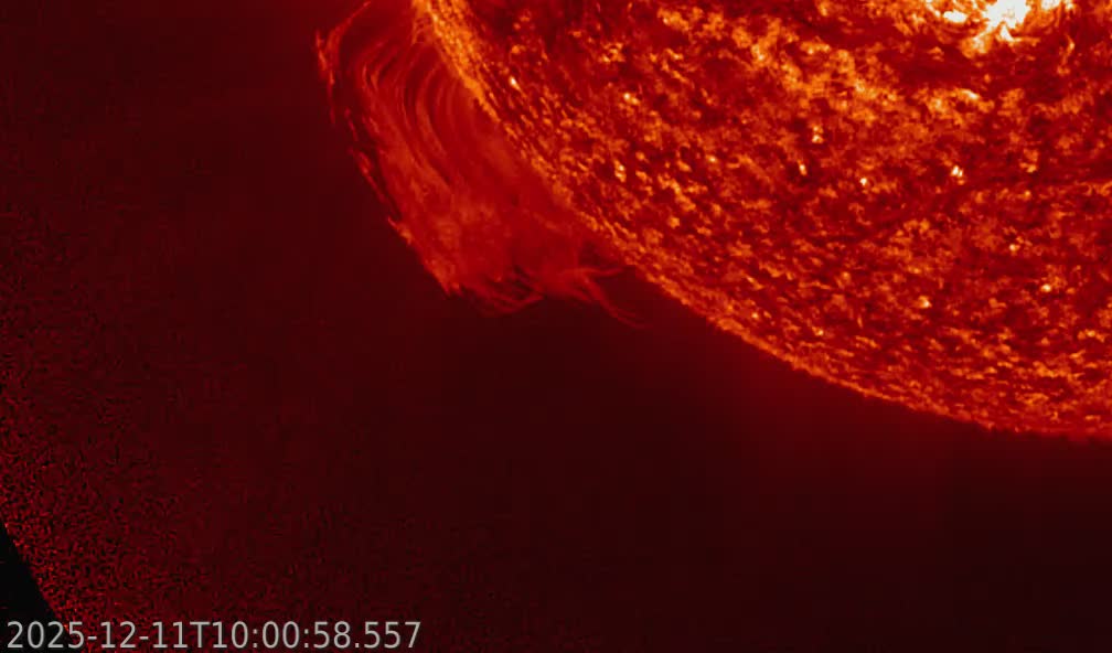 Солнце завершает расставание с протуберанцем: эффектное видео от Лаборатории солнечной астрономии