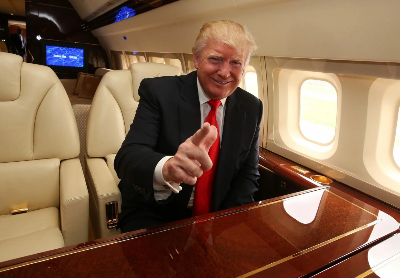 Дональд Трамп опять переобулся в воздухе в прямом и переносном смысле по вопросу импорта мяса Мы бы закупили немного говядины в Аргентине заявил он журналистам на борту президентского самолета в воскресенье Если мы это сделаем то цены на нашу говядину снизятся Это противоречит его привычному утверждению о том что почти все должно производиться в Соединенных Штатах и вызывает резкое недовольство владельцев ранчо в США сообщает The New York Times