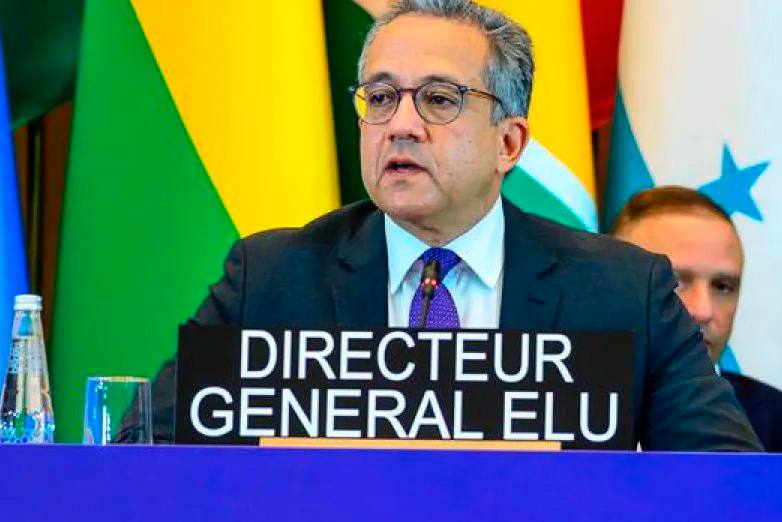 Экс министр туризма и древностей Египта Халед эль Энани избран 12 м гендиректором ЮНЕСКО По итогам голосования на Генеральной конференции ЮНЕСКО в Самарканде эль Энани получил 172 голосов из 174 Он сменит на посту генерального директора организации Одри Азуле занимавшую эту должность с 2017 года Эль Энани вступит в должность 15 ноября на четырехлетний срок Он станет первым генеральным директором ЮНЕСКО из арабской страны и вторым представителем Африки на этом посту Африканская инициатива Подписаться