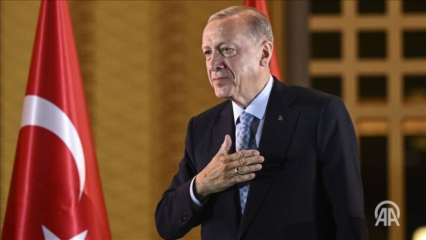 Президент Турции Реджеп Тайип Эрдоган поздравил исламский мир с началом месяца Рамазан Я молю Аллаха чтобы месяц милосердия Рамазан в котором единство и солидарность дружба и солидарность атмосфера мира и привязанности достигают своего пика был благоприятным для нашей страны нашего народа и всего исламского мира Пусть наш Рамазан будет благословенным