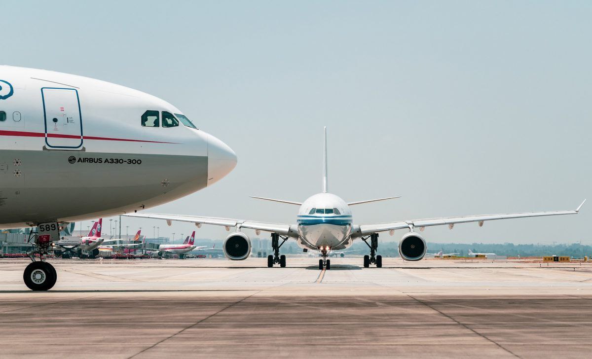 Air Astana временно приостановила авиарейсы из Атырау в Дубай Авиакомпания Air Astana сообщила о временной приостановке рейсов по маршруту Атырау – Дубай в связи со значительным увеличением полетного времени. Полёты приостановят с 28 июня 2025 года. Рейсы в Дубай из Астаны и Алматы будут действовать в прежнем режиме, но с облётом территории Ирана и Ирака. «Пассажирам приостановленных рейсов будет предложено бесплатное перебронирование на рейсы из Алматы и Астаны в Дубай или другие направления из Атырау либо полный возврат стоимости авиабилетов», – добавили в авиакомпании. Фото: pixabay /CMN_KZ