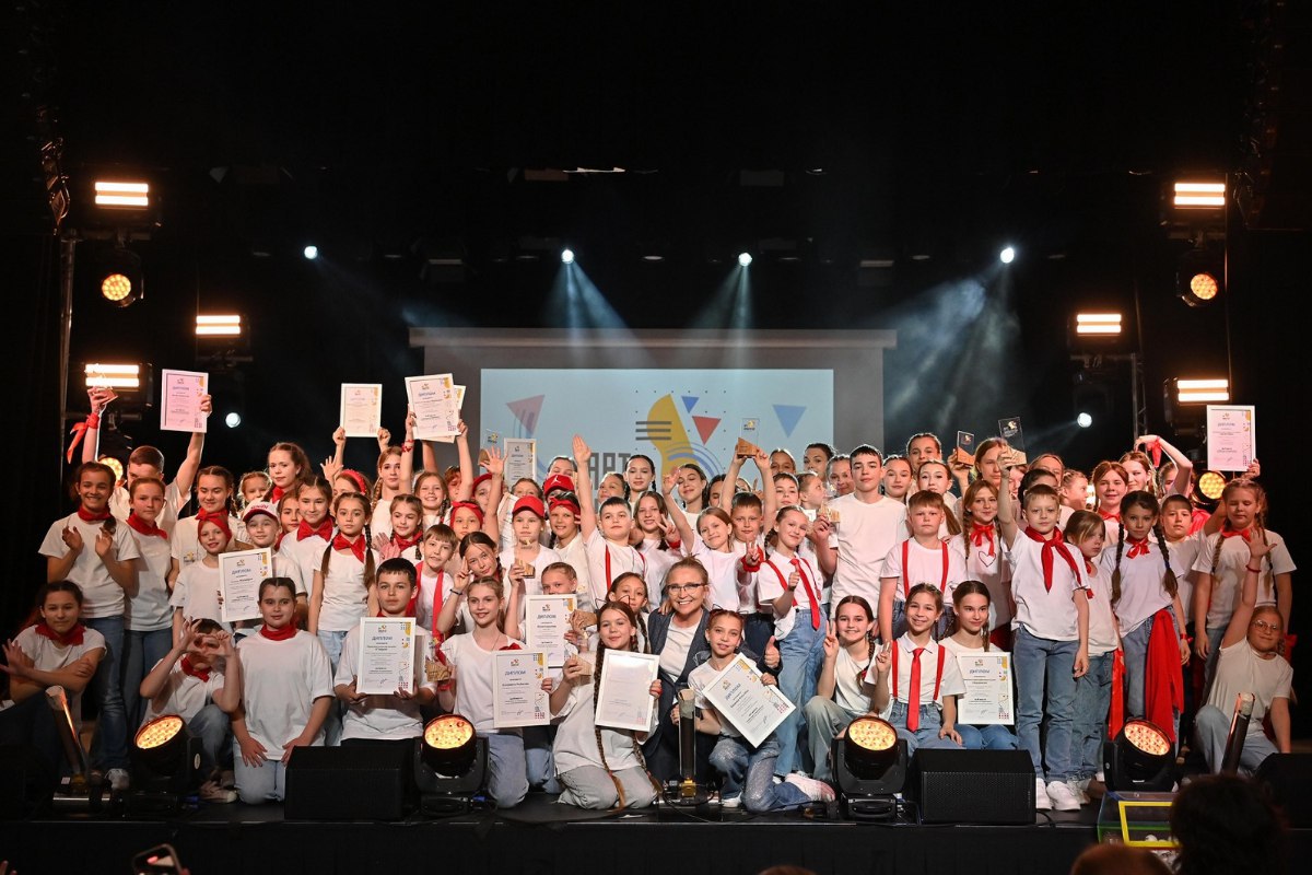 Стартовал приём работ на форум юных дарований ArtНавигатор Фонд Дети России открыл приём заявок на Всероссийский форум ArtНавигатор Участвовать могут все желающие бесплатно и без профессиональной подготовки Заявки принимаются с 11 декабря по 2 марта Номинации изобразительное искусство эстрадный вокал хореография журналистика Работы принимают онлайн фото видео тексты или ссылки Лучших участников пригласят на очный двухдневный мастер класс победителей наградят на финальной церемонии Форум объединяет талантливых детей со всей страны и даёт им возможность заявить о себе Благотворительный фонд Дети России теперь в МАХ