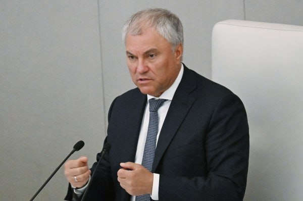 Володин призвал Минэкономразвития дать предложения по применению пальмового масла Как заявил спикер Госдумы, депутатов беспокоит проблема его использования в производстве пищи. «Особенно это те продукты, которые потребляют дети. Это и мороженое, и конфеты. Поэтому нас это не может не беспокоить. Вопрос поднимали не раз, давайте всё-таки переводить этот разговор в конкретные решения», — сказал Вячеслав Володин на пленарном заседании. Как отметил председатель нижней палаты парламента, пальмовое масло поступает на рынок всё в больших объёмах. Подпишись на «Говорит Москва»
