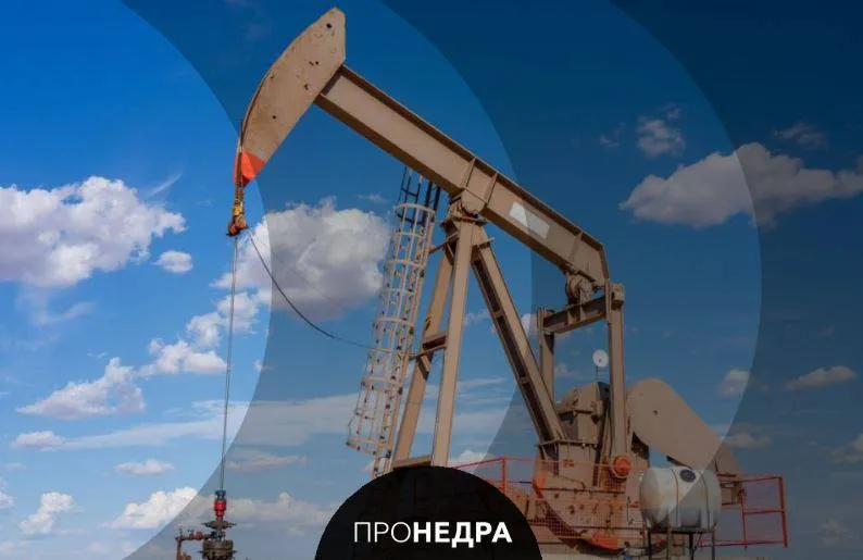 Добыча нефти в России в марте выросла до 9 167 миллиона баррелей в сутки Добыча нефти в России в марте увеличилась на 3 тысячи баррелей в сутки по сравнению с февралем и составила 9 167 миллиона баррелей в сутки Такие данные содержатся в апрельском докладе Организации стран экспортеров нефти ОПЕК Согласно отчёту в феврале Россия добывала в среднем 9 164 миллиона баррелей нефти в сутки   Пронедра Подписывайся   Пронедра теперь и в Max