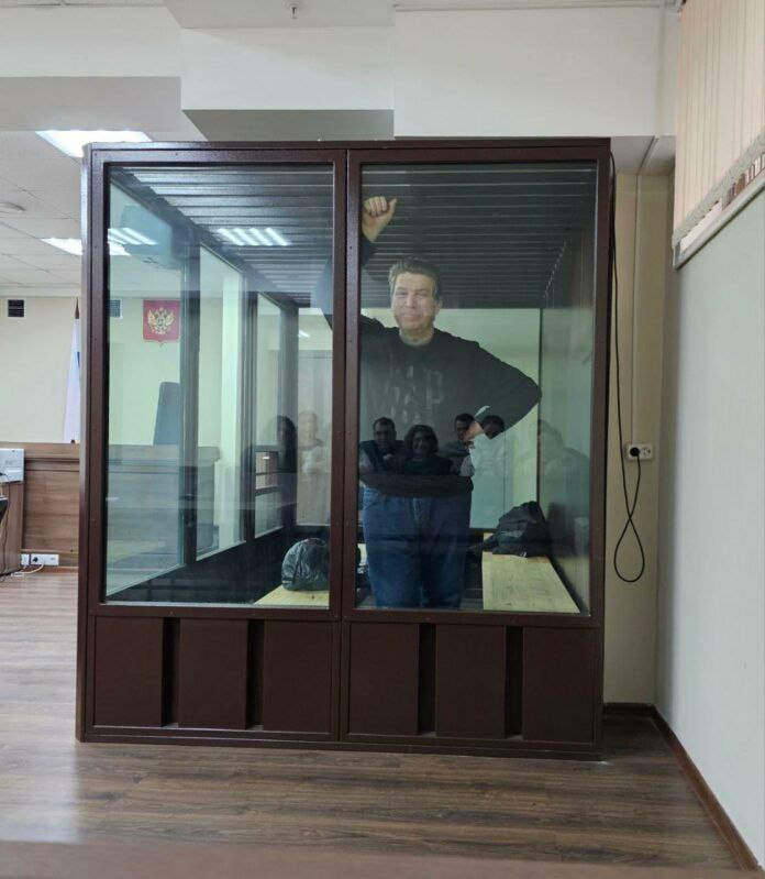 Протестантский пастор в Подмосковье получил 4 года за антивоенную проповедь Николай Романюк пастор церкви христиан веры евангельской Церковь Святой Троицы был осужден судом в Балашихе за призывы к уклонению от мобилизации и к деятельности направленной против безопасности государства в сети пишут Христиане против войны Также Романюку в СИЗО перенесшему микроинсульт и потерю слуха на одно ухо запретили проповедовать Фото Христиане против войны