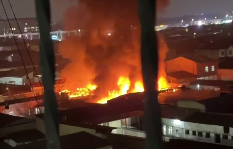 В Ташкенте произошел крупный пожар в доме видео repost uz seychas tushat tam Подписывайтесь на Repost