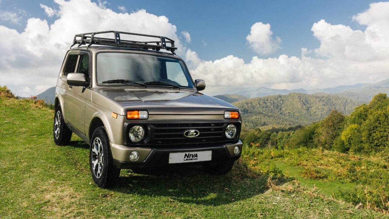 В АвтоВАЗе усовершенствуют Lada Niva Legend  У легендарной машины собираются обновить комплектацию и добавить новые функции, поэтому выпуск авто временно приостановили.       Однако какие именно изменения ждут «Ниву» - пока неизвестно.    Подписаться на «Вечерку»