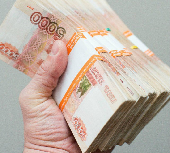 6 млн рублей задолжал 20 работникам гендиректор предприятия в Невинномысске С августа 2024 года по февраль 2025-го гендиректор коммерческой фирмы не выплачивал зарплату работникам. Проверка финансово-экономической деятельности организации показала, что фигурант имел реальную возможность своевременно выплачивать деньги, однако они расходовались на хозяйственные нужды и расчеты с контрагентами. Гендиректор компании под следствием. Сейчас долг по зарплате перед людьми погашен в полном объёме, сообщили в СУ СКР по Ставрополью. Дело направлено в суд. В курсе Новости Ставрополья предложить новость