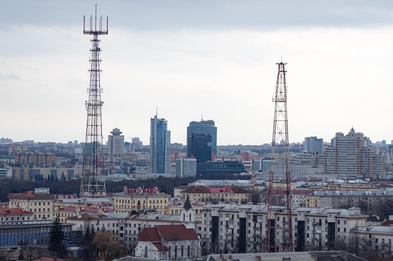 Завтра по всей стране пройдет плановая проверка системы оповещения.   В эфире FM-радиостанций будет транслироваться сообщение: «Внимание! Проводится техническая проверка системы оповещения. Техническая проверка завершена», пишет МЧС.   Так что, если услышите такое за рулем или в такси — не пугайтесь. Спасатели просят отнестись с понимаем к необходимости таких мероприятий.