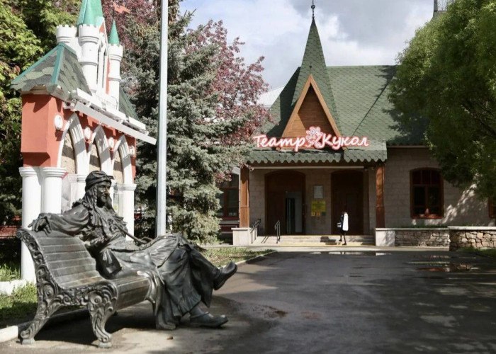 Первый в современной истории Челябинска уличный спектакль с театрализованным шествием и маскарадом проведёт в августе Челябинский театр кукол имени Вольховского, который в этом году отмечает 90-летие.