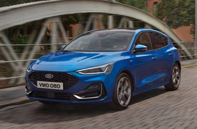 Ford Focus перестали выпускать 14 ноября с конвейера сошёл последний автомобиль Хэтчбэк выпускали 27 лет за это время продали более 12 млн моделей Преемника у этой модели не будет так как компания перешла к выпуску более прибыльных моделей таких как кроссоверы а производство хэтчбеков стало экономически невыгодным из за роста издержек и ужесточения экологических норм bisrub