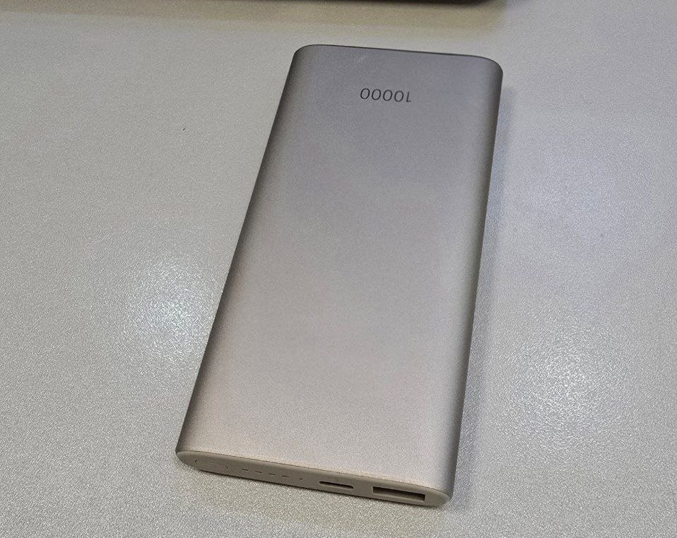 В Саратове возле спящей девушки взорвался пауэрбанк В Саратове 4 ноября рано утром в одной из комнат частного дома на ул Автомобильная у изголовья кровати загорелся пауэрбанк портативное зарядное устройство Рядом спала 18 летняя девушка Ее с ожогами рук доставили в больницу МЧС России напоминает не заряжайте гаджеты ночью следите за исправностью электроустройств если устройство перегревается при зарядке не используйте его Мы в MAX Мы в TG Прислать новость