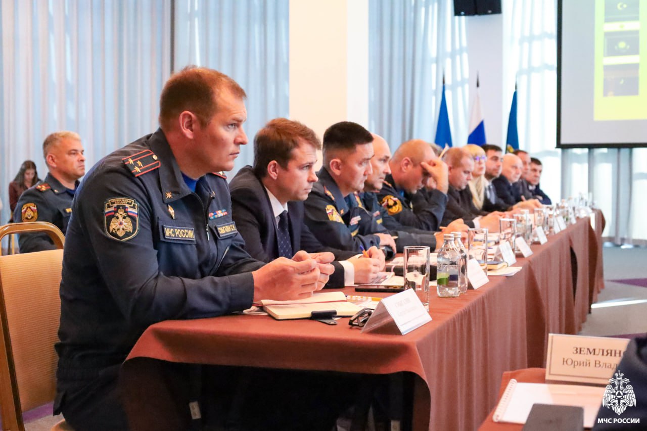 В Астрахани пройдут масштабные международные учения МЧС Международные учения Каспий 2026 направлены на отработку пяти сценариев спасения людей на воде и суше Конференция по подготовке к этим учениям состоялась в Астрахани Ее посетили представители чрезвычайных служб Ирана Азербайджана Казахстана и Туркменистана В пресс службе МЧС подчеркнули что учения помогут укрепить сотрудничество между спасательными службами прикаспийских государств и повысить эффективность совместного реагирования на чрезвычайные ситуации ГУ МЧС по Астраханской области Все эксклюзивы kommersant64
