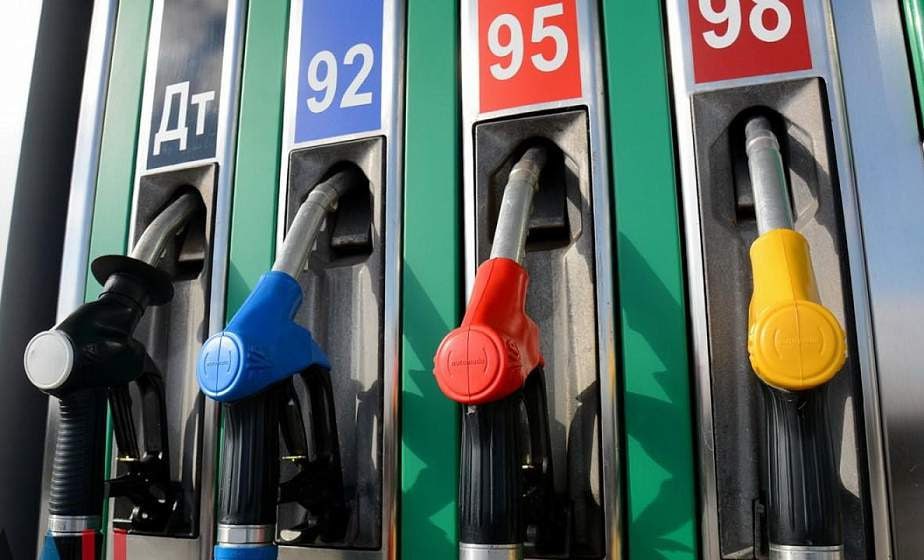 Цены на топливо в Беларуси вырастут в 2026 году Министр финансов Юрий Селиверстов сообщил о планах повысить цены на бензин и дизель на 3 Рост цен примерно АИ 92 К5 Евро с 2 50 руб до 2 57 руб АИ 95 К5 Евро с 2 60 руб до 2 68 руб АИ 98 К5 Евро с 2 82 руб до 2 90 руб ДТ К5 с 2 60 руб до 2 68 руб Подорожание составит 7 9 копеек за литр затронет все основные виды топлива Поддержать канал бустами Inst TikTok ВК OK FB