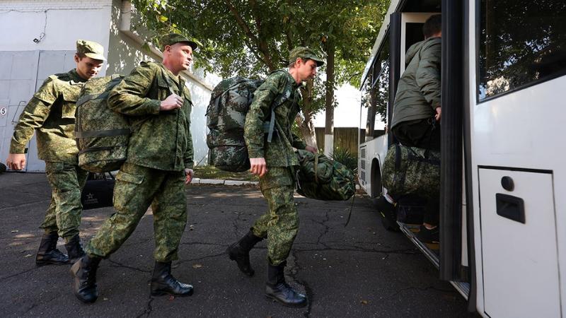 В России массово открывают похоронные компании  В первой половине 2025 года на российском ритуальном рынке появилось новых юрлиц на 16% больше, чем годом ранее. Больше всего таких компаний зарегистрировано в Подмосковье и Краснодарском крае, где их число увеличилось на 33% и 22% соответственно. Такому росту способствуют сразу два фактора: сравнительно недорогой вход в этот бизнес и стремление игроков похоронной индустрии, находившихся в тени, обелить свою деятельность под давлением надзорных ведомств, пишет kommersant.ru.