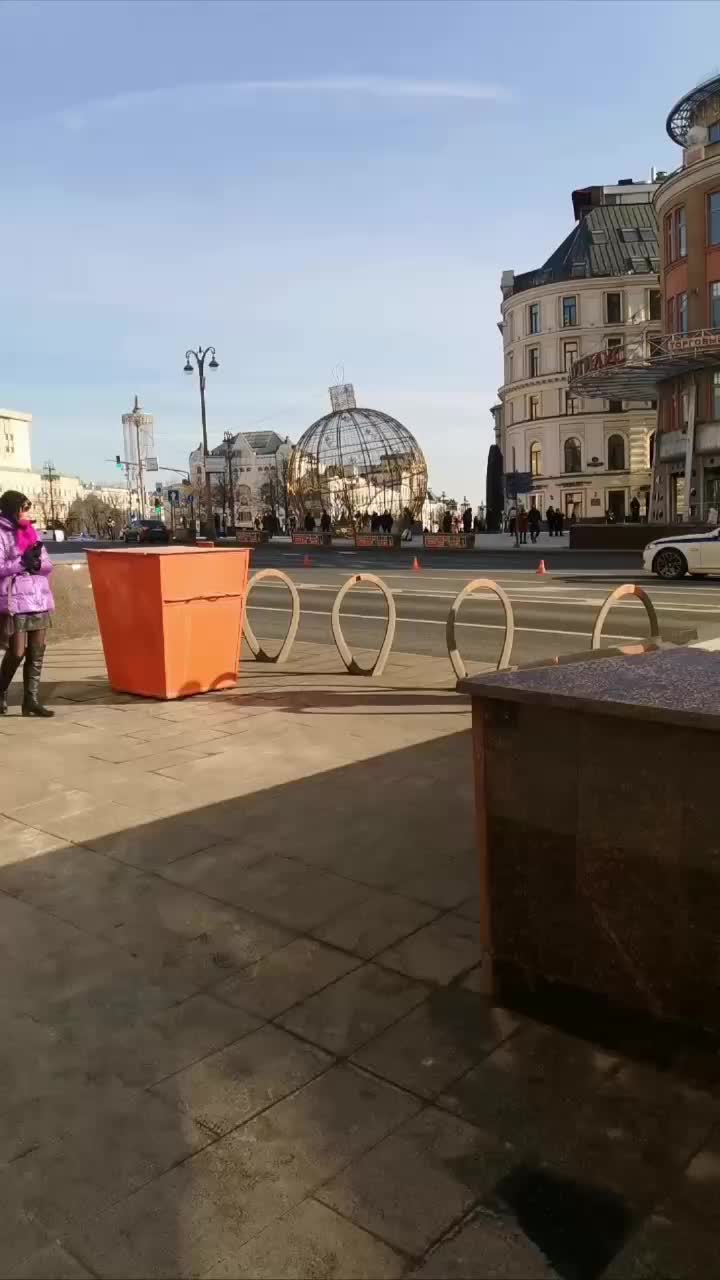 Сильные пробки в центре Москвы: транспорт остановлен на улице Петровка