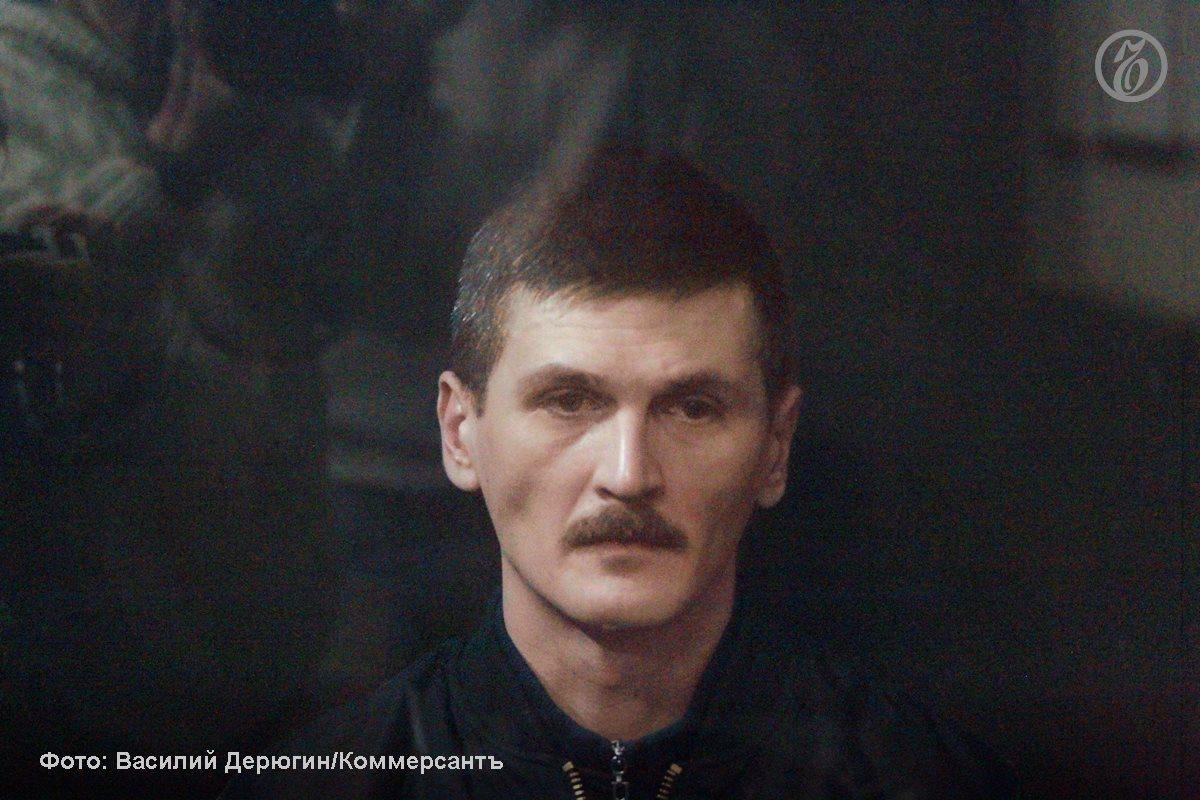 Прокурор запросил пожизненный срок Егору Семенову, обвиняемому в попытке массового отравления военных летчиков в Армавире, сообщает «РИА Новости». По версии следствия, он организовал доставку на банкет отравленных «подарков» — торта и виски Jameson. Действуя по заданию украинских спецслужб, мужчина добавил в них лекарственный препарат «Кордиамин», рассчитывая, что передозировка приведет к смерти летчиков, отмечавших юбилей своего выпуска.
