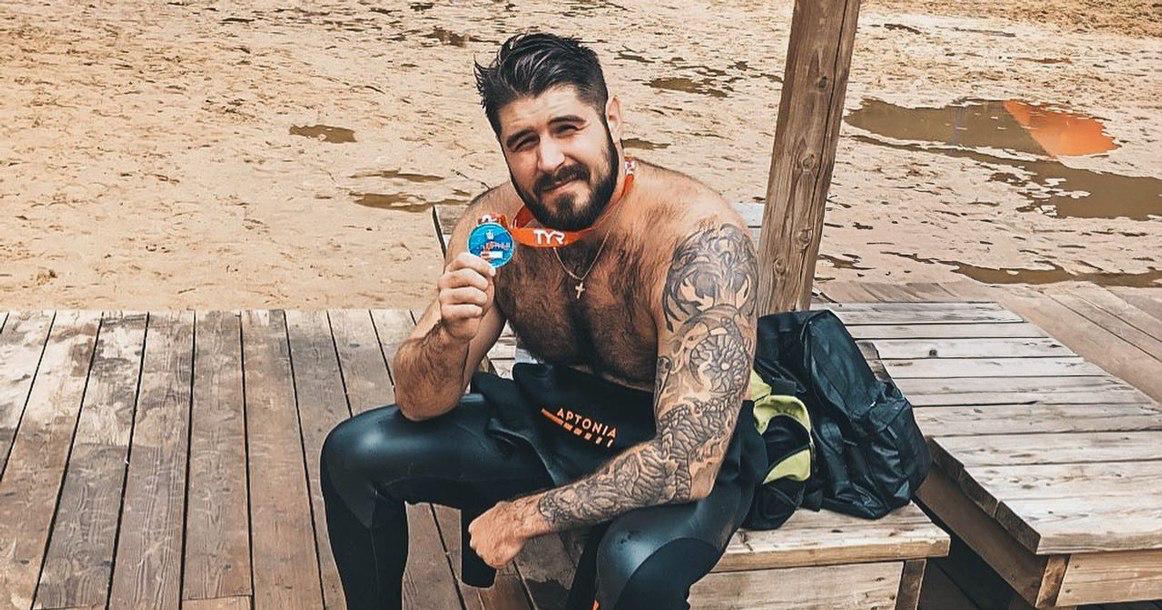 Семья пропавшего российского пловца Николая Свечникова объявила награду в миллион рублей за информацию о его местонахождении Спортсмен исчез 24 августа во время заплыва на Босфоре стартовал вместе с другими участниками но единственным не финишировал Близкие также обратились в суд к организаторам соревнований чтобы выяснить обстоятельства происшествия Мать Николая находится в Стамбуле и продолжает добиваться данных о ходе поисков и возможном местоположении сына   bg ru bg people people news 30303 svechnikov   Большой Город