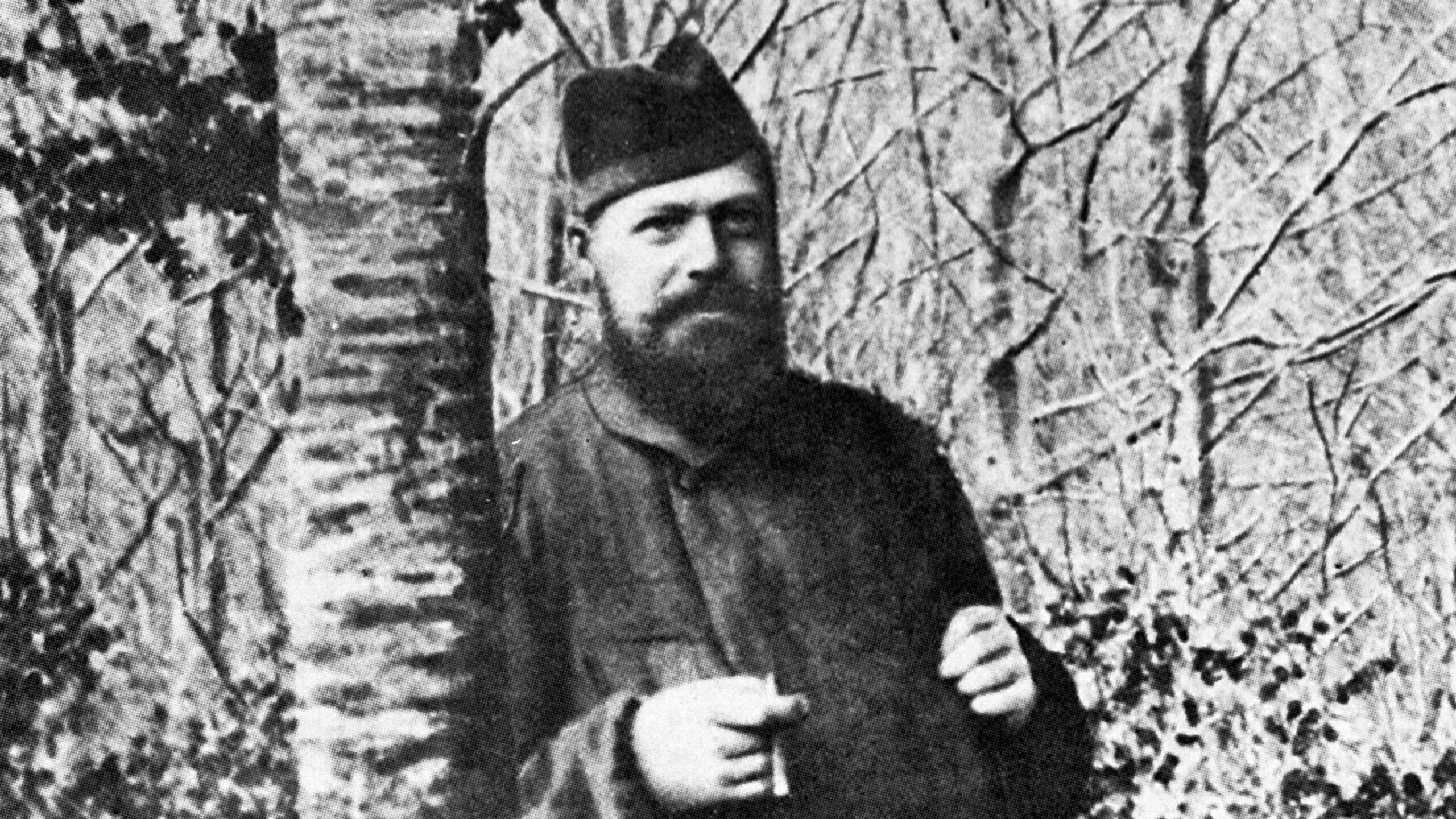 Масштабный выставочный проект Эпоха императора Александра III и ее наследие представили в Государственном Русском музее передает корреспондент РИА Новости Выставочный проект Эпоха императора Александра III и ее наследие открыл Фонд содействия возрождению традиций милосердия и благотворительности Елисаветинско Сергиевское просветительское общество при поддержке министерства культуры РФ В четверг в Михайловском Инженерном замке представили первую часть выставки Сильный Державный Государственная политика императора Александра III с участием Русского музея 20 ведущих музеев и архивов России а также частных коллекций Мы должны радоваться и гордиться что в жизни нашей страны был такой государь Все то что он сделал органично легло в основу многих наших достижений Весь этот материал все эти сведения это предмет для гордости Для того чтобы любить мы должны гордиться Для того чтобы гордиться мы должны знать чем мы можем гордиться в нашей истории