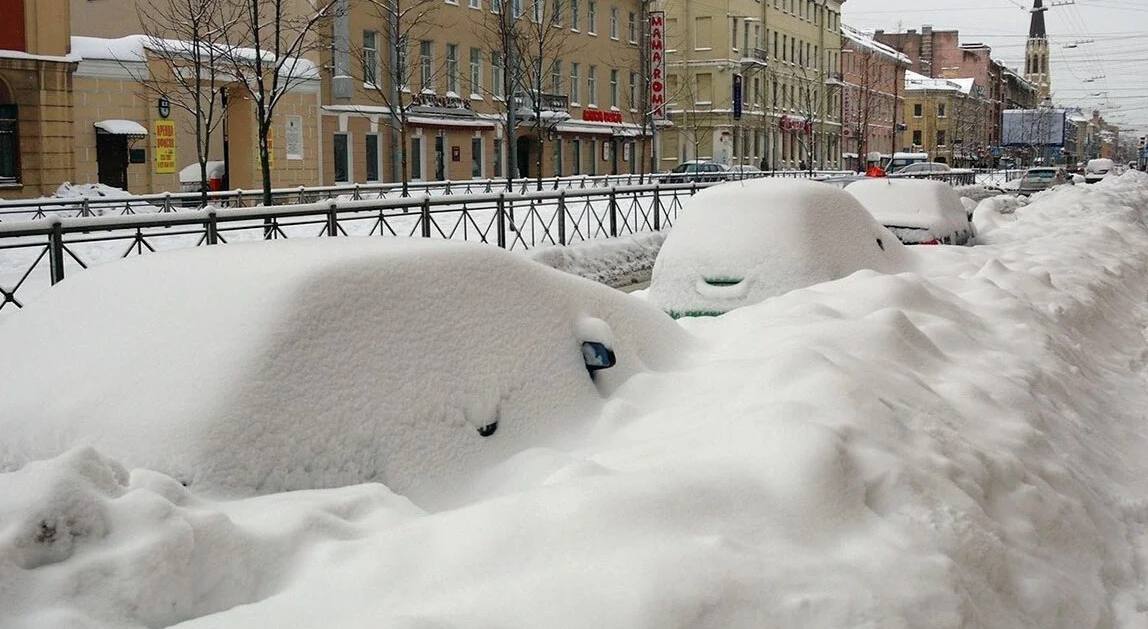 Петербург побил зимний рекорд по снегу Высота снежного покрова в городе достигла 18 см такого в этом сезоне ещё не было В Ленобласти сугробы ещё серьезнее в Сосново намело до 35 см