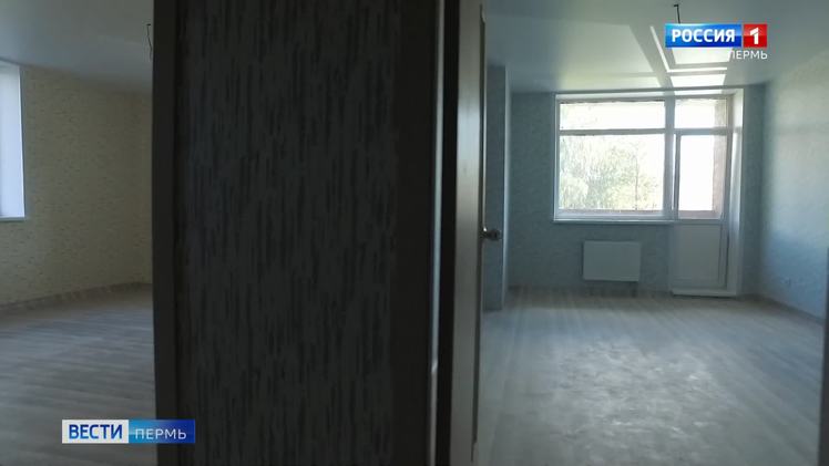 В Перми с начала 2025 года детям-сиротам предоставили 98 квартир В городском управлении жилищных отношений сообщили, что с начала 2025 года для детей-сирот было приобретено 132 квартиры, 98 квартир уже предоставлены. Все жилые помещения, предоставляемые детям–сиротам, безопасны и пригодны для проживания. Закупаются не просто комнаты, а отдельные квартиры площадью не менее 28 кв. метров.