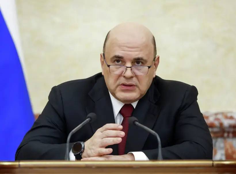 Премьер-министр Михаил Мишустин дал ряд поручений 1 Масштабировать мастер-планирование после составления перечня из 200 крупных и малых городов и городских агломераций. Отмечается, что мастер-планы станут одним из основных инструментов стратегического планирования, определяющих приоритеты социально-экономического и пространственного развития городов. В этой работе правительство планирует использовать в том числе и цифровые инструменты. 2 В частности, Росреестр и Минстрой к 15 июля должны разработать и представить в правительство позицию о целесообразности использования единой цифровой платформы «Национальная система пространственных данных» как единого источника юридически значимой информации в сфере пространственного планирования. Итоговые предложения по архитектуре цифровой платформы должны быть представлены в правительство до 1 июля. 3 Также до 1 июля поручено проработать меры поддержки граждан при оплате услуг ЖКХ, представить предложения по применению дифференцированных либо льготных тарифов на ЖКУ.