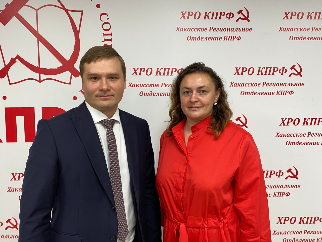 Состоялась Конференция ХРО КПРФ по выдвижению кандидатов в главы и депутаты муниципалитетов  Принял участие в конференции хакасского отделения КПРФ, где рассматривался вопрос выдвижения кандидатов на выборы глав и депутатов сельских и районных советов, а также на должность главы города Черногорска.   Среди кандидатов на главы сельсоветов от КПРФ выдвинуты: Татьяна Канаева - Казак, Олег Чипилин, Николай Абросимов, Надежда Бортницкая, Надежда Пономаренко, Любовь Попова, Инга Афанасьева, Андрей Поляков, Наталья Пирожкова, Екатерина Лапина, Наталья Антонова и Александр Шатов.  В ходе работы делегаты единогласным решением выдвинули Гопину Елену Эрнстовну на пост главы Черногорска. Уверен, она сможет достойно представлять интересы горожан и внести значительный вклад в развитие города.   Впереди у кандидатов предстоит большая работа по сбору и подаче документов, дальше – предвыборная кампания. Желаю всем удачи!     #ВалентинКоновалов #ГлаваРХ #Хакасия