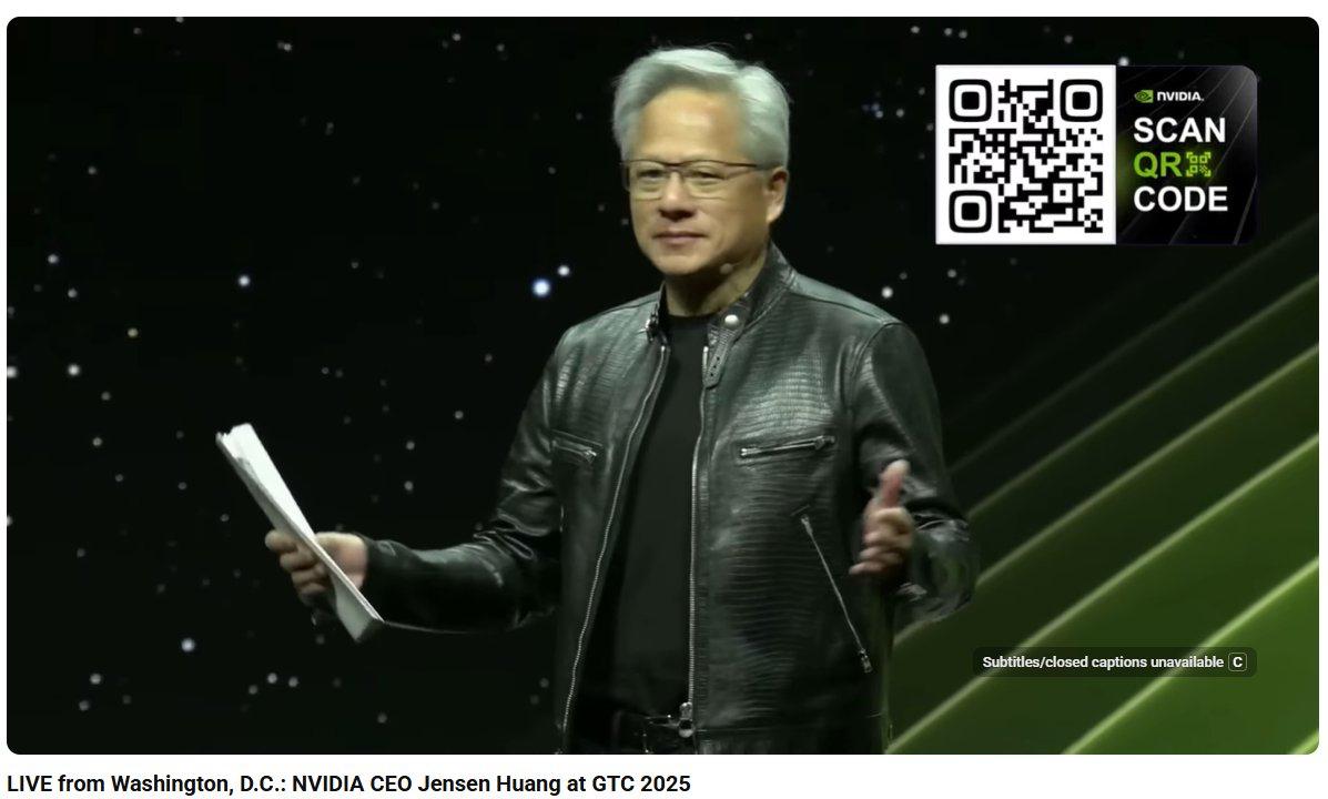 Фейковая конференция Nvidia собрала больше зрителей чем настоящая Фейковый стрим с обращением гендиректора Nvidia Дженсена Хуанга с конференции GTC 2025 запустил ютуб канал Offxbeatz сейчас по понятным причинам заблокирован Сгенерированный гендиректор вышел на сцену со словами Прежде чем мы перейдем к основной части выступления у меня есть сюрприз который слишком хорош чтобы его долго ждать Мы объявляем о криптоинициативе для массового внедрения блокчейна которое напрямую связано с миссией Nvidia по ускорению прогресса человечества В этот момент на экране возник QR код по которому зрители могли отправить свою крипту лже Хуангу насколько он обогатился неизвестно Дипфейк собрал на YouTube 100 тысячную аудиторию Тогда как настоящую трансляцию посмотрели около 10 тысяч человек А все потому что подделка оказалась в трендах YouTube выше оригинала Подписаться