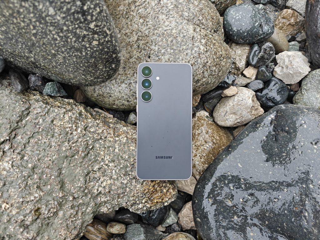 Обзор Samsung Galaxy S25 FE Свежий субфлагман только представили а наш главред Георгий Лямин уже две недели пользуется новинкой Смартфон получил главные фишки флагманской серии но при этом старается сохранить доступность Не обошлось и без компромиссных решений Все подробности и фото здесь www iguides ru main reviews samsung galaxy s25 fe