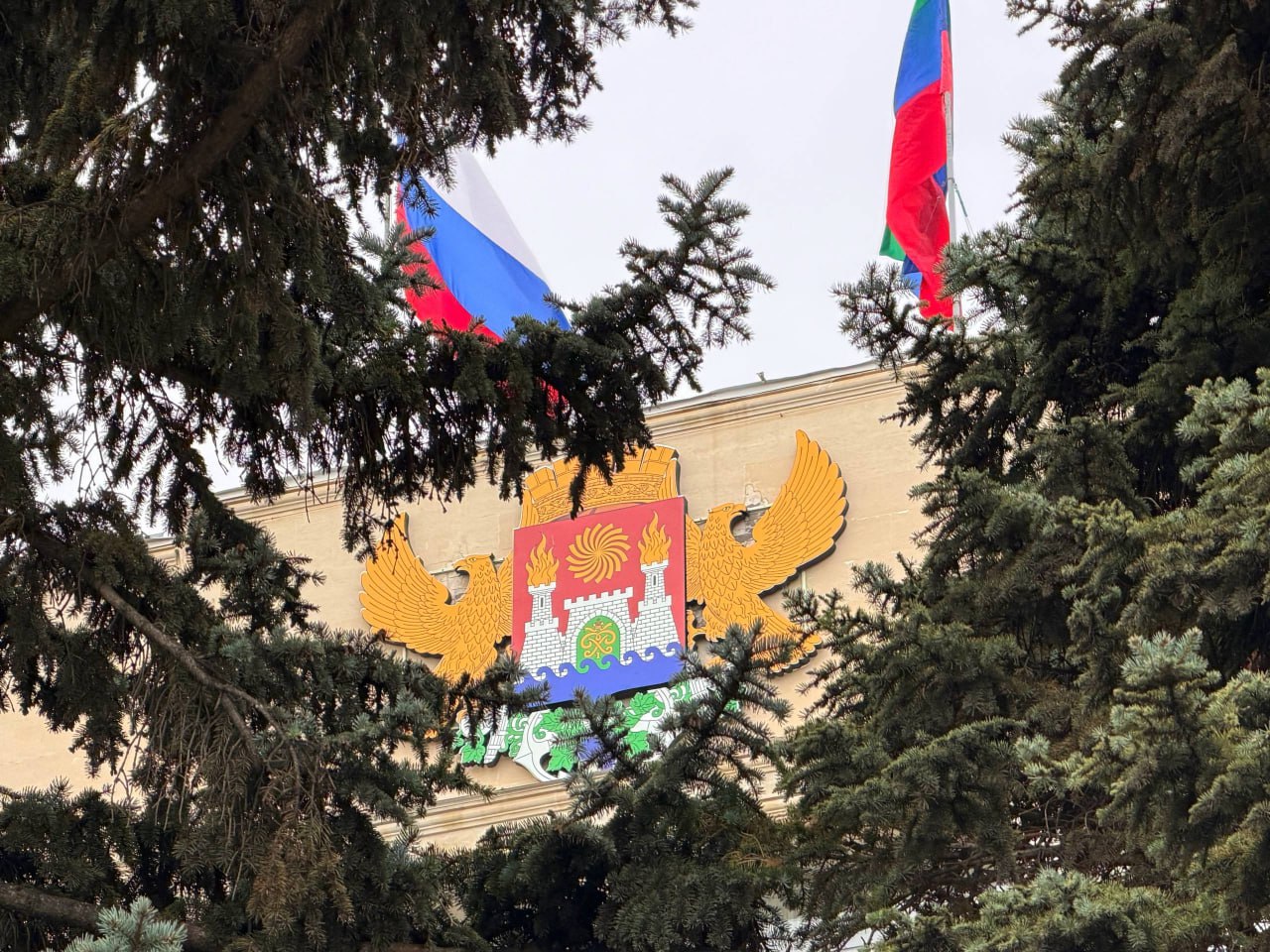 Администрация Махачкалы ищет инвестора для модернизации городской системы теплоснабжения Администрация Махачкалы одобрила возможность заключения концессионного соглашения по городским объектам теплоснабжения Соответствующее постановление принято по предложению АО Единый оператор Республики Дагестан в сфере водоснабжения и водоотведения Документ открывает путь для привлечения частных инвестиций в модернизацию и эксплуатацию муниципальной тепловой инфраструктуры Процедура полностью соответствует федеральному законодательству о концессионных соглашениях Приём заявок от потенциальных участников будет проводиться в течение 30 дней после публикации объявления сообщили в пресс службе администрации столицы