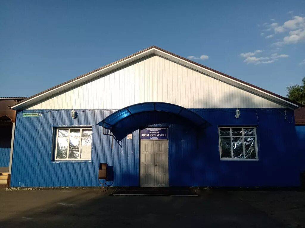 Губернатор поручил проработать вопрос ремонта дома культуры в поселке Горьковском В ходе прямой линии главы региона Владимира Владимирова поступило обращение от жительницы поселка Горьковского с просьбой о ремонте отопления в горьковском доме культуры. В обращении написано, что СДК закрыт ещё в 2024 году и группе «Отрада» негде проводить репетиции. Глава Новоалександровского округа Эдуард Колтунов отметил, что в здании дома культуры, построенного в 1961 году, необходимо проведение противоаварийных работ. Сейчас коллектив МКУК «Горьковская ЦКС» переведен в здание спортивного комплекса «Горьковский», где предоставлены помещения для работы творческих объединений, а также зрительный зал на 200 мест, сцена, помещения для репетиций и проведения культурных мероприятий. Вместе с тем запланировано обследование здания СДК п. Горьковский для проведения оценки состояния с последующим составлением проектно- сметной документации на капитальный ремонт.