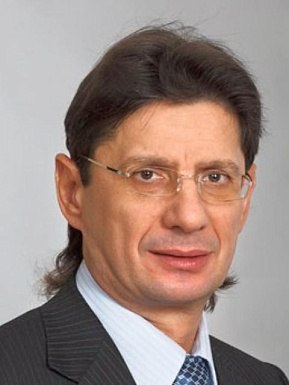 Федун продал свою долю в ЛУКОЙЛе в начале 2025 года Reuters Леонид Федун сооснователь ЛУКОЙЛа продал принадлежащий ему пакет акций российской компании стоимостью около 7 млрд Об этом сообщил Reuters со ссылкой на три источника и корпоративные данные По сведениям агентства Федун уроженец Украины проживающий в Монако реализовал свою долю примерно в 10 обратно ЛУКОЙЛу в начале 2025 года По расчетам Reuters основанным на рыночной капитализации стоимость пакета Федуна могла составлять около 7 млрд однако неизвестно получил ли он именно эту сумму Читайте подробнее на сайте fm invest Фото Росконгресс